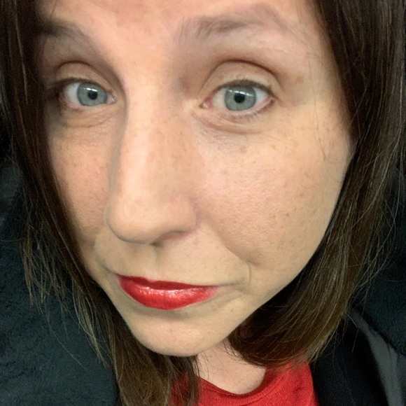 Meet your Posher, Lisa - Picture 2 of 2